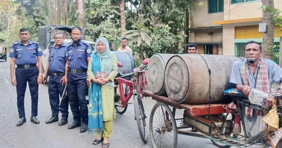 বাড়িতে মজুত ৫৮০ লিটার ডিজেল উদ্ধার, জরিমানা