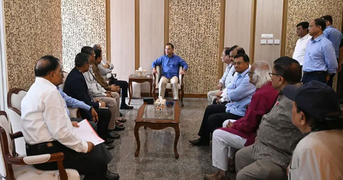 প্রধানমন্ত্রীর সঙ্গে পূজা উদযাপন পরিষদের সৌজন্য সাক্ষাৎ