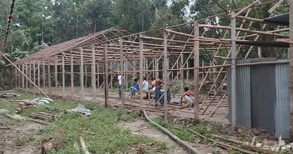 কাপাসিয়ায় পোল্ট্রি ফার্মের ডেউটিন চুরির অভিযোগ