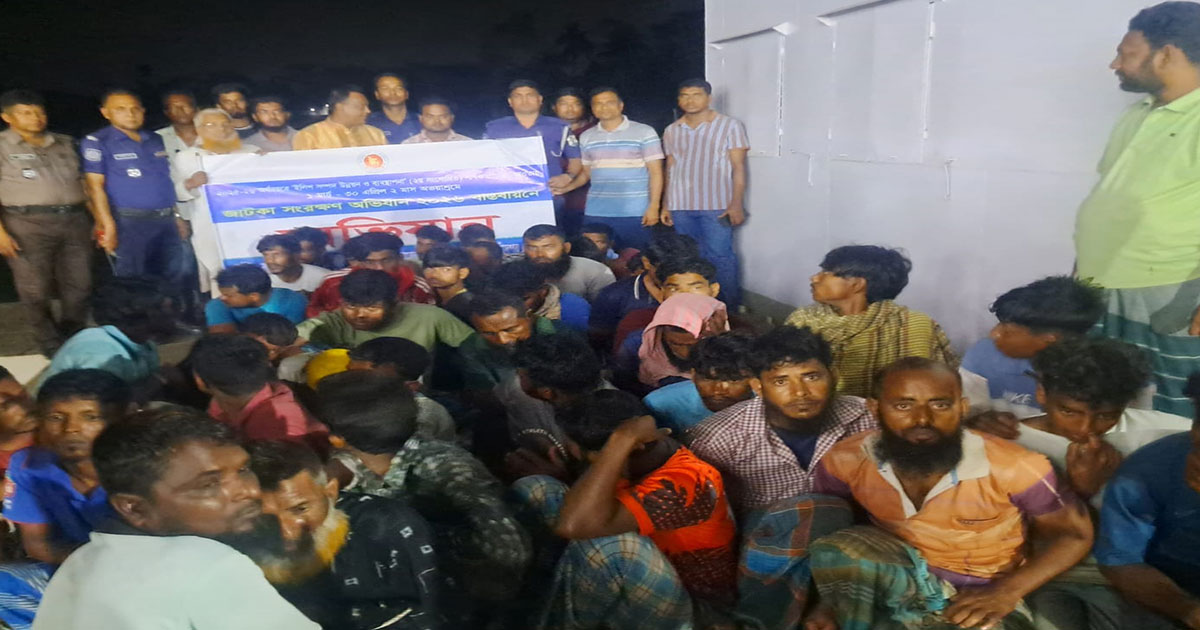 চাঁদপুরে জাটকা ধরায় ৩২ জেলে আটক