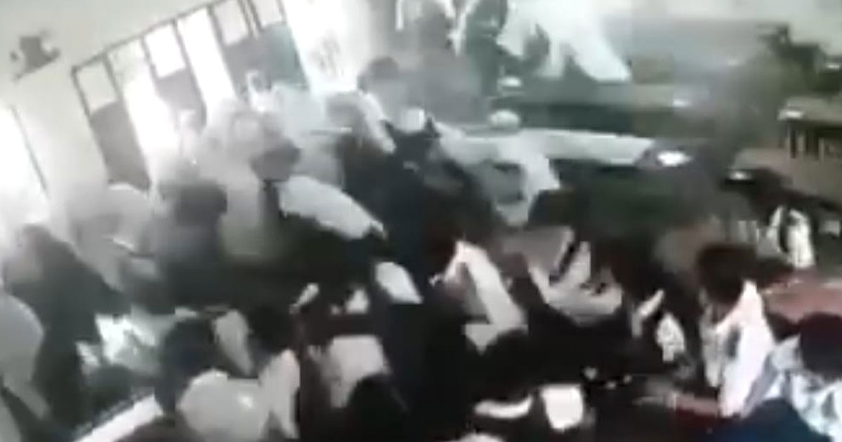 লক্ষ্মীপুরে ক্লাস চলাকালীন ছাদের ভিম ধসে ৫ ছাত্রী আহত