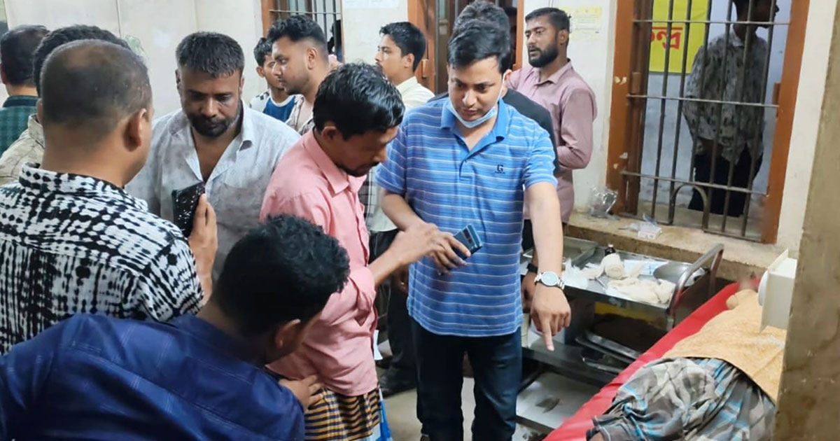 এক ঘণ্টায় কুকুরের কামড়ে আহত ৩০