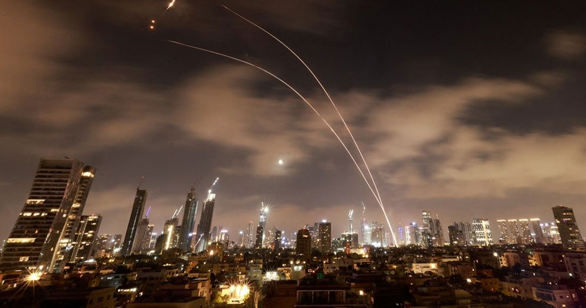 ইসরাইলে দফায় দফায় ক্ষেপণাস্ত্র হামলা চালিয়েছে ইরান