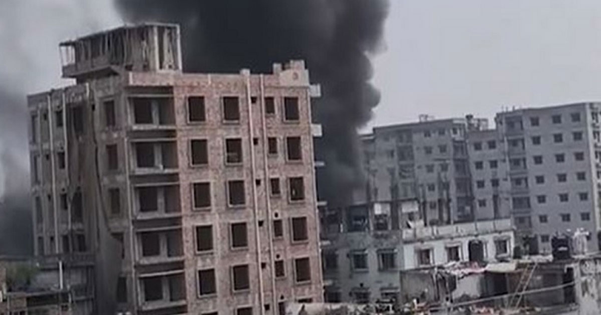 কদমতলীতে গ্যাসলাইটার কারখানার আগুন নিয়ন্ত্রণে