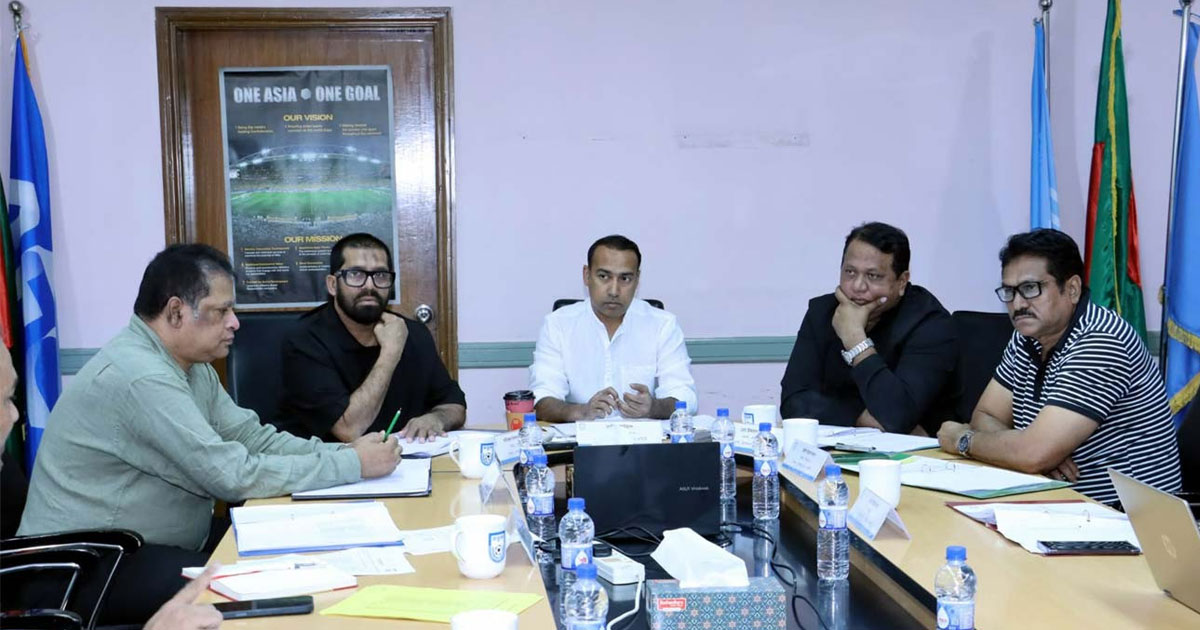 ২ বছরের চুক্তিতে আসছেন নতুন হেড ও গোলরক্ষক কোচ