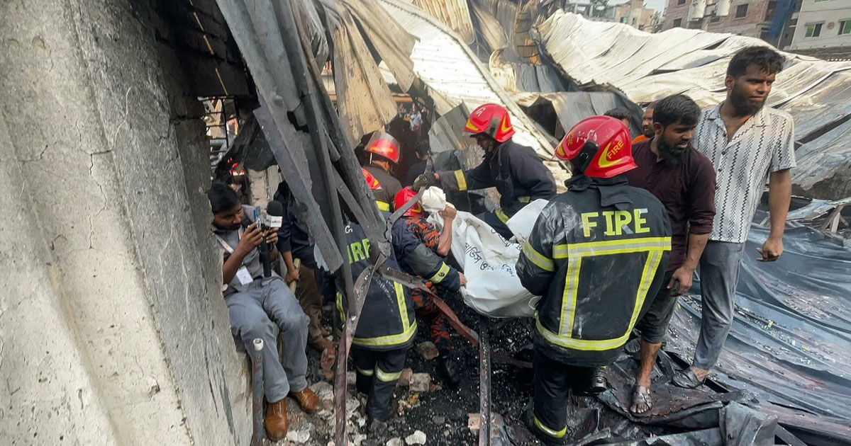 গ্যাস লাইটার কারখানায় আগুন, মৃতের সংখ্যা বেড়ে ৫