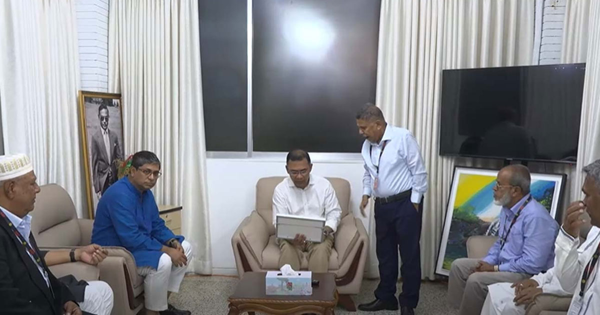 নবনিযুক্ত ১৪ জেলা প্রশাসকের সঙ্গে প্রধানমন্ত্রীর বৈঠক