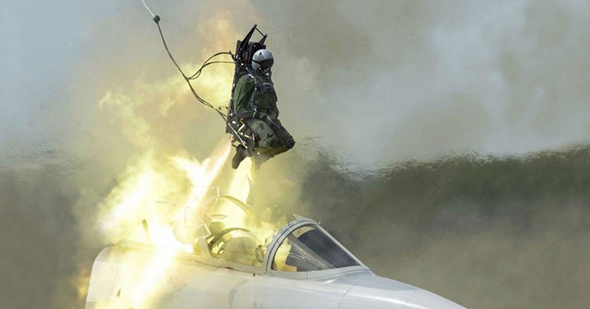 মার্কিন যুদ্ধবিমান বিধ্বস্ত, পাইলটকে হত্যাচেষ্টার অভিযোগ ইরানের