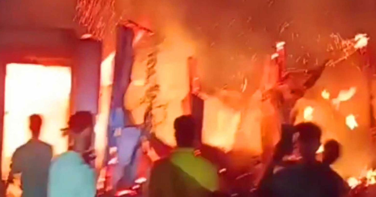 পাকুন্দিয়ায় তুলার গুদামে আগুন