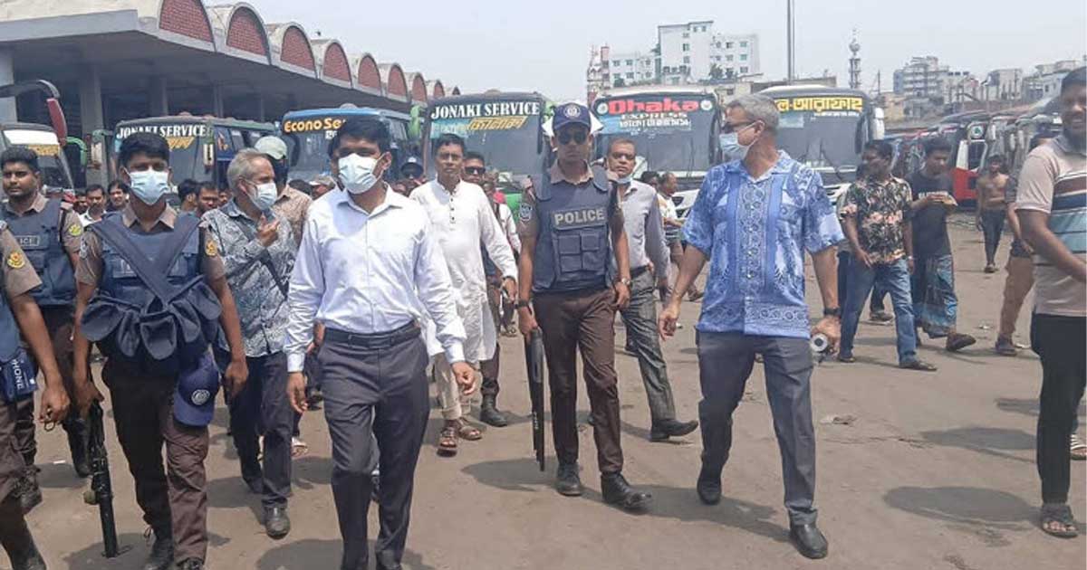 সায়দাবাদ বাসস্ট্যান্ডে অভিযান, উচ্ছেদ অবৈধ দোকানপাট