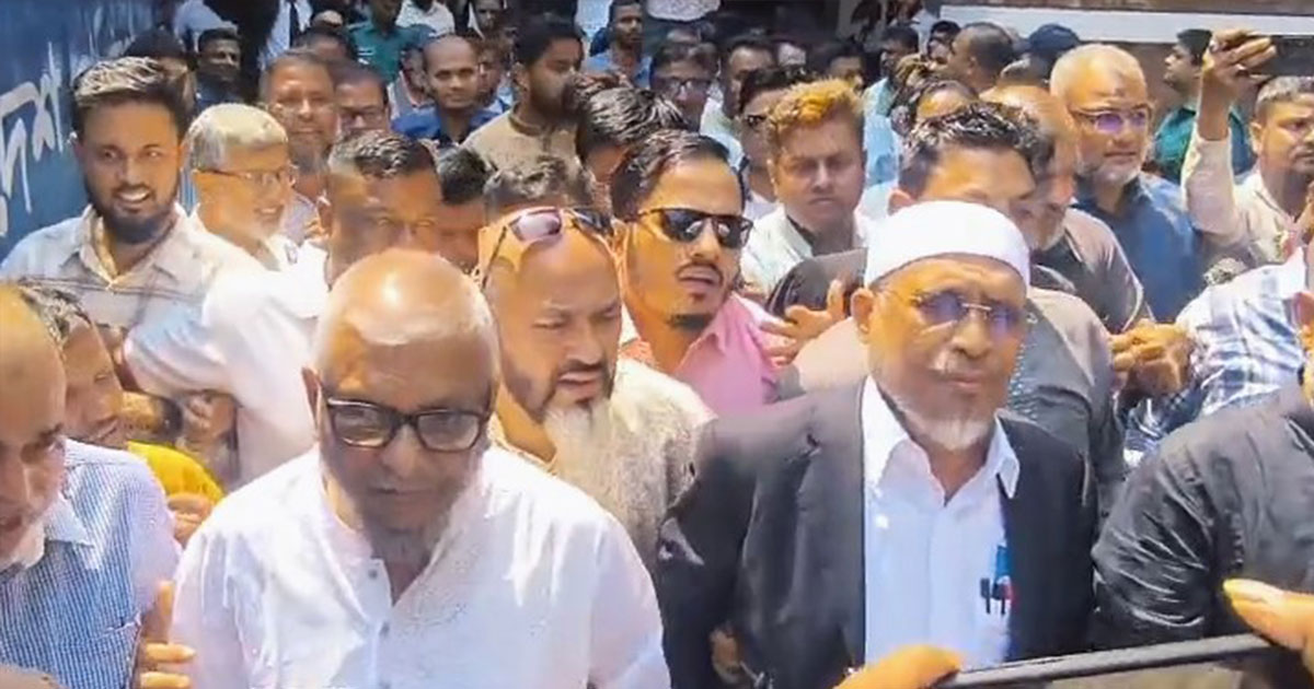 সুরঞ্জিত সেনগুপ্তের ওপর গ্রেনেড হামলা মামলায় আদালতে হাজিরা দিলেন বাবরসহ অন্যরা