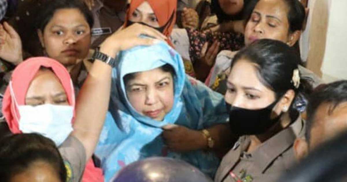 আদালতের সিঁড়িতে পড়ে যান শিরীন শারমিন চৌধুরী