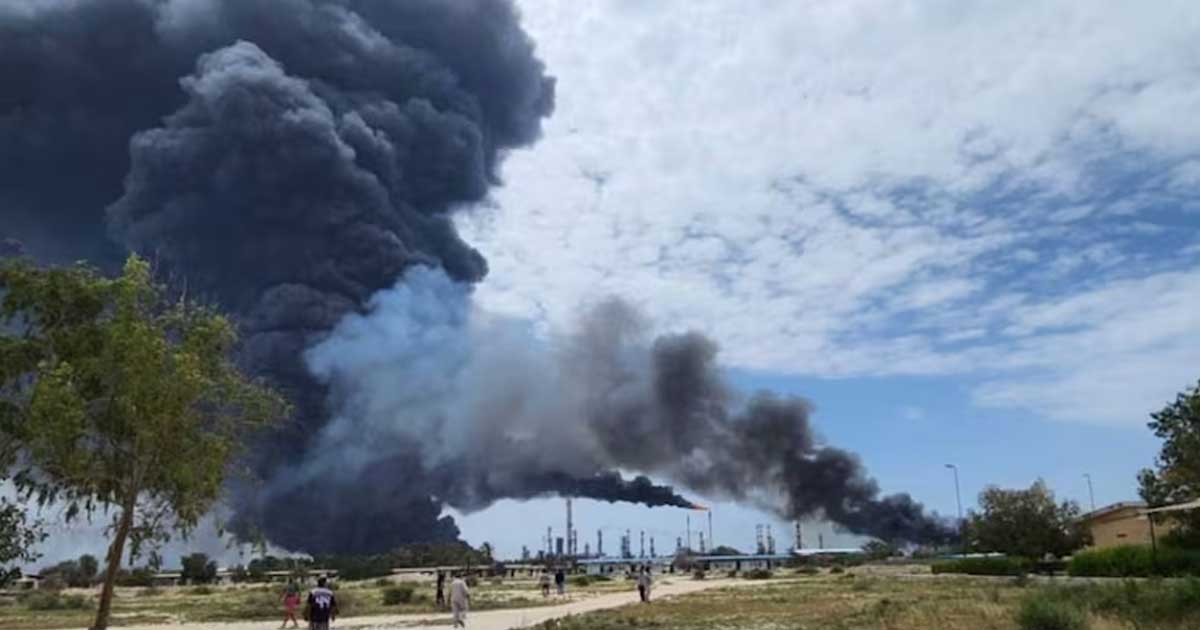 যুদ্ধবিরতির মধ্যেই ইরানে তেল শোধনাগারে হামলা, কুয়েত-আমিরাতে পাল্টা আঘাত