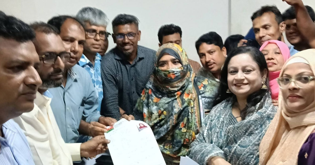রাজবাড়ী থেকে সংরক্ষিত নারী আসনে বিএনপির মনোনয়ন ফরম নিলেন ৮ নারী নেত্রী