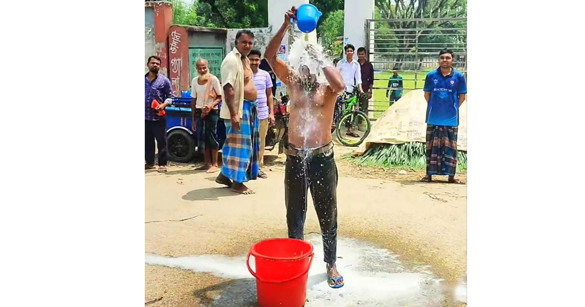 দুধ দিয়ে গোসল করে জুয়া ছাড়লেন যুবক