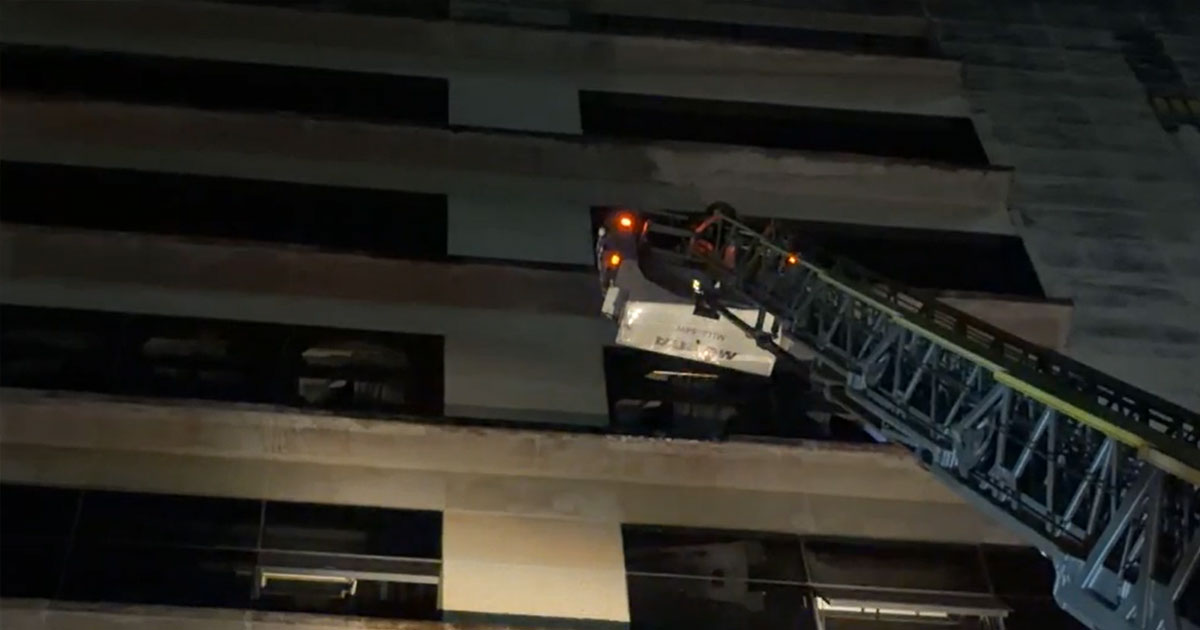 ২ ঘণ্টার চেষ্টায় বনানীর বহুতল ভবনের আগুন নিয়ন্ত্রণে