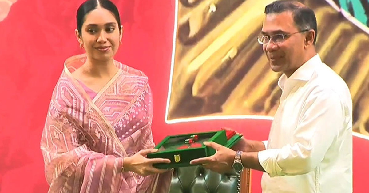 খালেদা জিয়ার স্বাধীনতা পুরস্কার গ্রহণ করলেন জাইমা রহমান