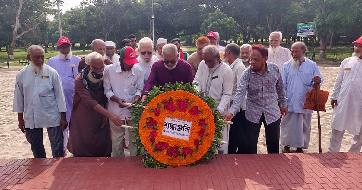 মুজিবনগর দিবসে মুক্তিযোদ্ধাদের স্মৃতিসৌধে শ্রদ্ধা নিবেদন