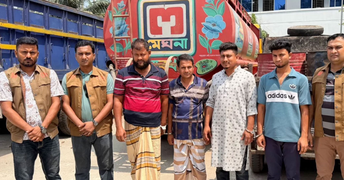 নোয়াখালীতে মেঘনা পেট্রোলিয়ামের গাড়িসহ ১৪০০ লিটার  ডিজেল জব্দ