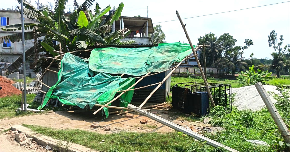ভবন নির্মাণে চাঁদা না দেওয়ায় রড লুট, গ্যারেজ ভাঙচুর
