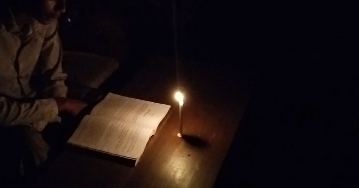 বাগেরহাটে তীব্র লোডশেডিংয়ে এসএসসি পরীক্ষার্থীসহ অতিষ্ঠ জনজীবন