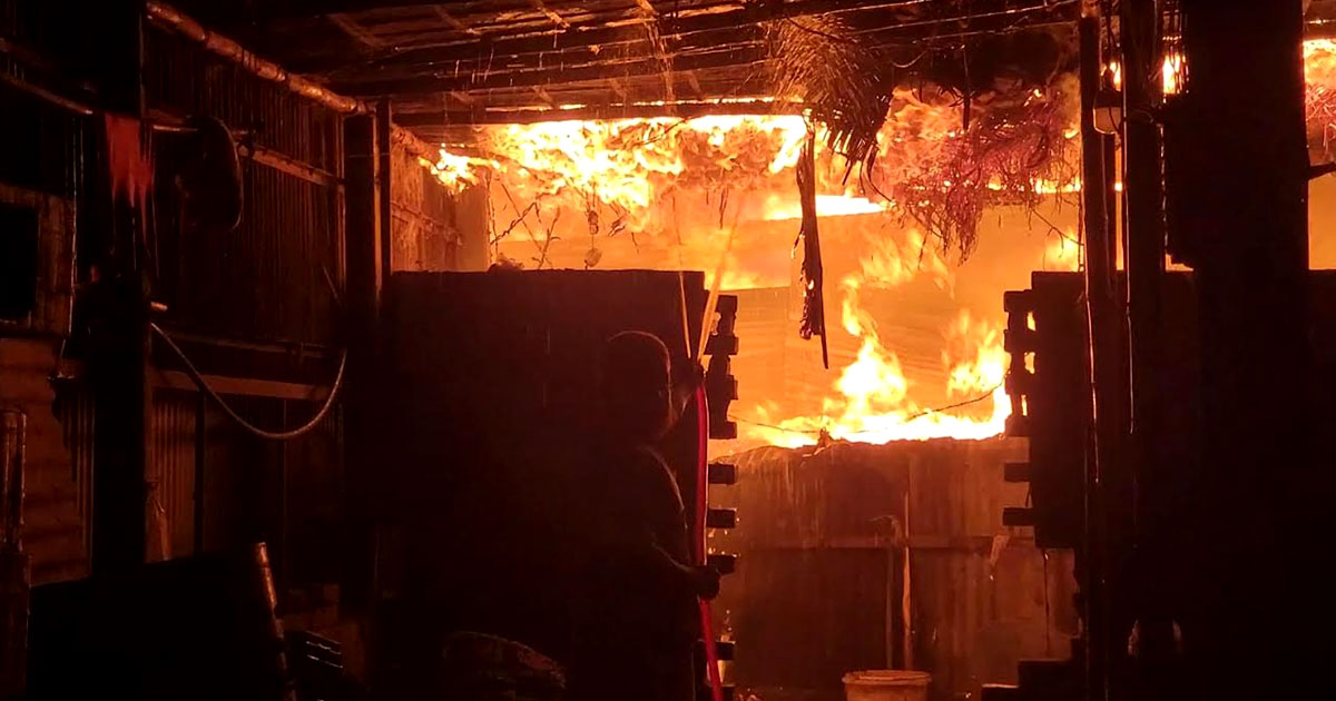 নারায়ণগঞ্জে ঝুটের গোডাউনে ভয়াবহ আগুন