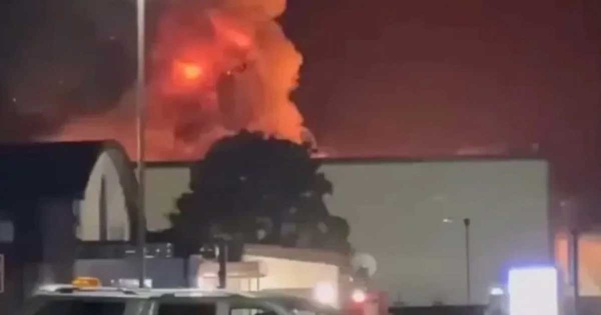 যুক্তরাজ্যের ফেয়ারফোর্ড বিমানঘাঁটিতে আগুন