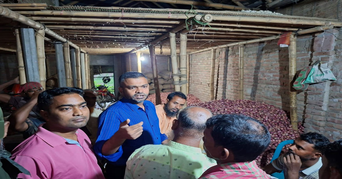 রাজবাড়ী পেঁয়াজ বাজারে ‘ধলতা’ প্রতিরোধে ইউএনও’র অভিযান