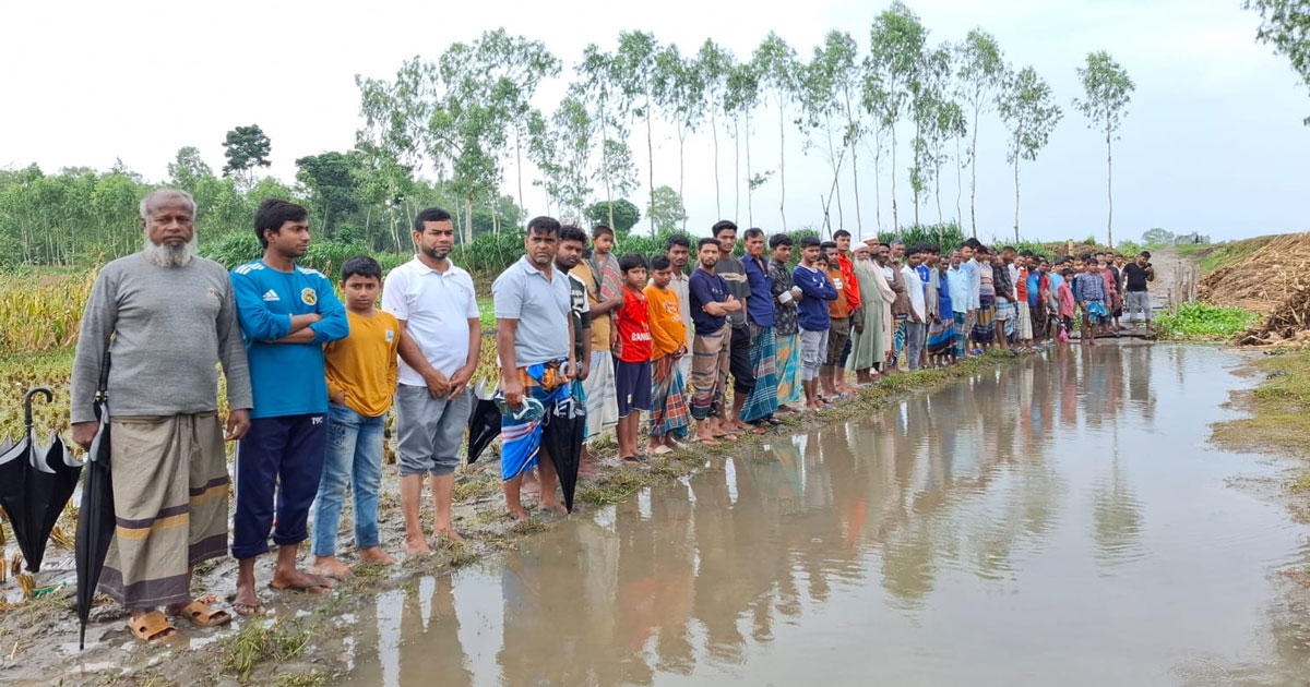 ব্রিজের অভাবে ৩০ হাজার মানুষের চরম দুর্ভোগ