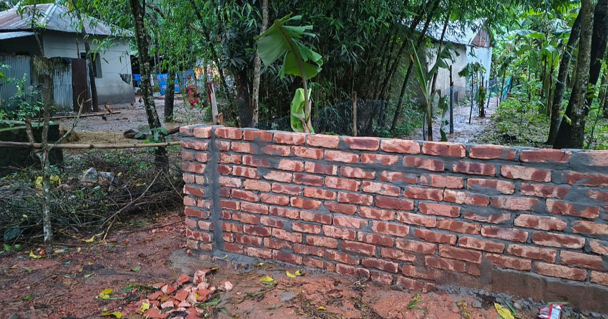 বেলাবোতে অবরুদ্ধ ২০ পরিবার