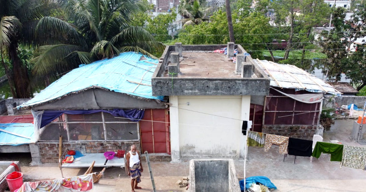 কুমারখালী হাসপাতালের আবাসিক ভবন এখন ব্রয়লার খামার
