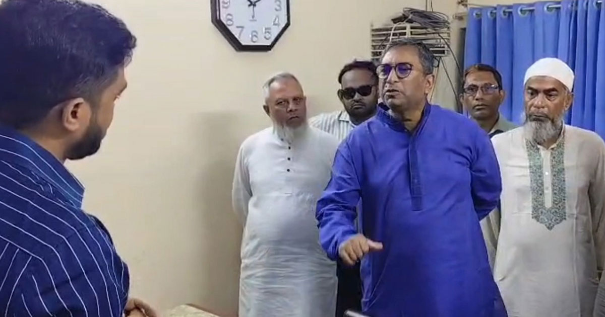 চাঁদপুর সাব রেজিষ্ট্রারের বিরুদ্ধে উৎকোচ নেয়ার অভিযোগ, এমপির হুশিয়ারি