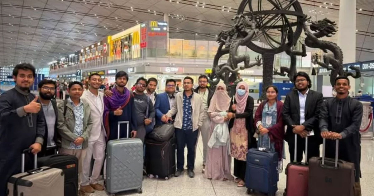 সাত দিনের সফরে চীনে পৌঁছেছেন সাদিক কায়েমসহ ডাকসুর ১৫ নেতা