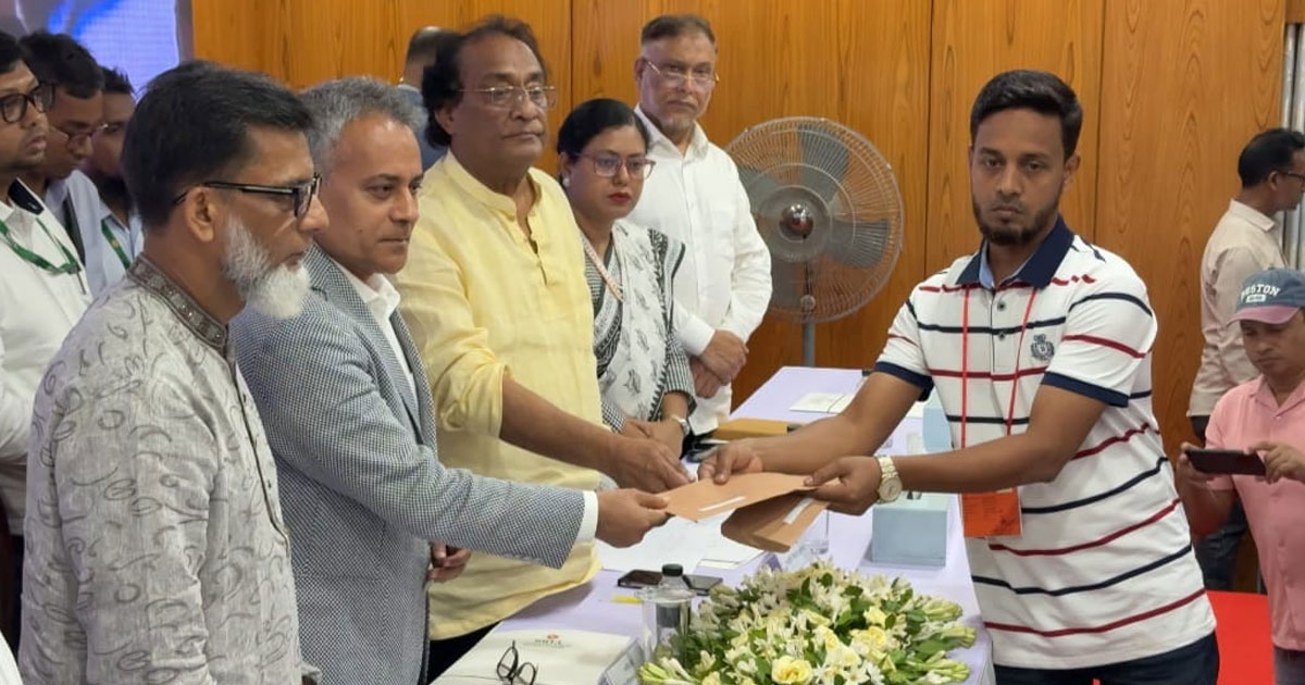দৌলতদিয়ায় দুর্ঘটনা চালকের অদক্ষতা ও যান্ত্রিক ত্রুটির কারণেই ঘটেছে: সড়ক পরিবহন ও সেতু মন্ত্রী