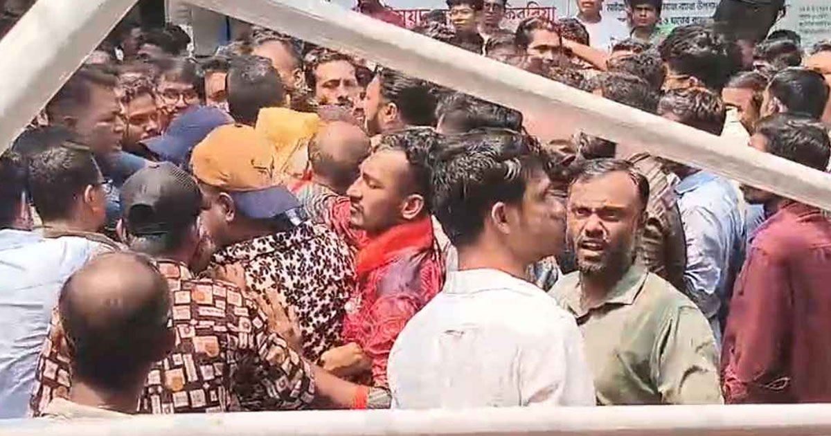 মোহাম্মদপুরে হাট বসানো নিয়ে বিএনপি-স্বেচ্ছাসেবকদলের সংঘর্ষ