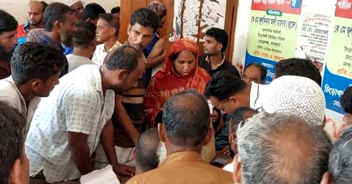 প্রবাসী ও মৃত ব্যক্তিরা নিচ্ছে চাল, বাদ পড়ছে প্রকৃত জেলেরা