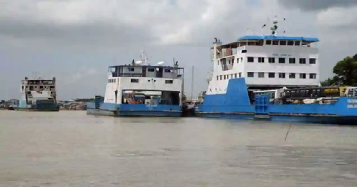 পাটুরিয়া-দৌলতদিয়া নৌরুটে ফেরি চলাচল বন্ধ