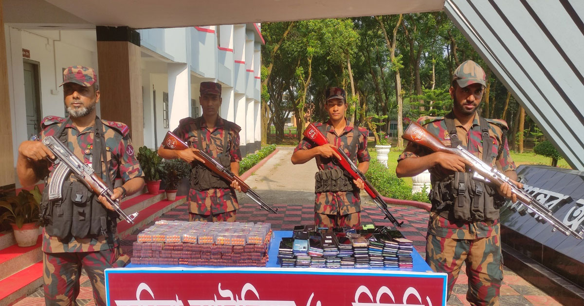 কুমিল্লা সীমান্তে বিজিবির অভিযানে কোটি টাকার মাদক ও মোবাইল জব্দ