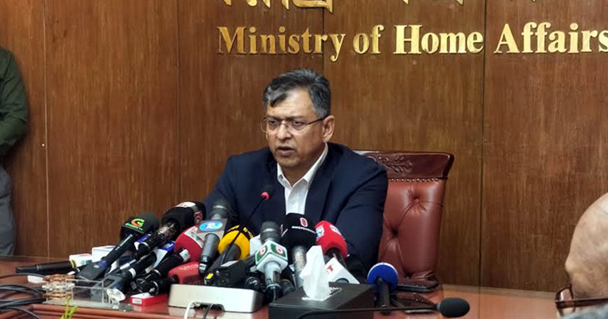দুই-এক মাসের মধ্যে ঢাকার ট্রাফিক ব্যবস্থায় বড় পরিবর্তন আনা সম্ভব: স্বরাষ্ট্রমন্ত্রী
