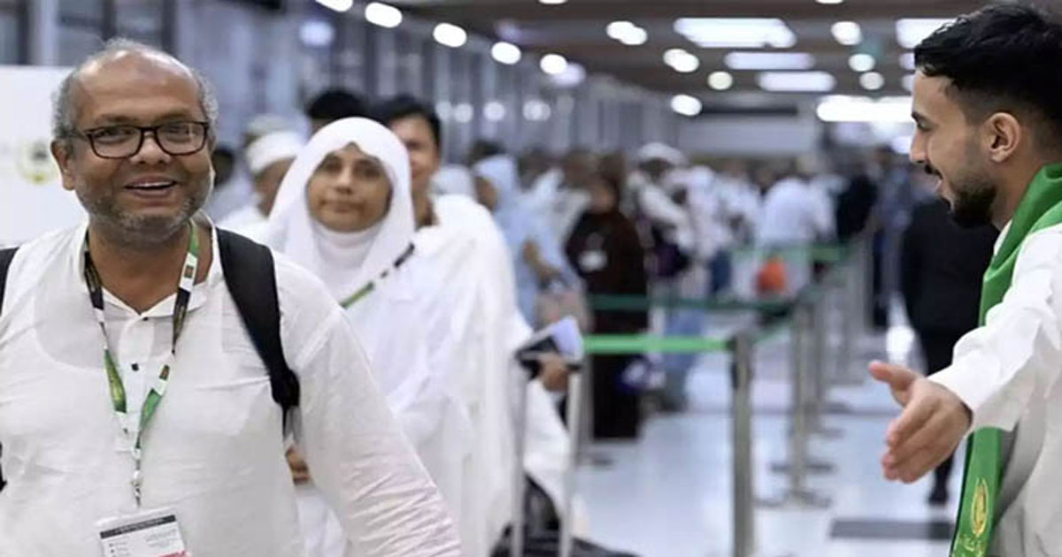 দেশে পৌঁছেছেন ৩২৮৩২ হাজি, মারা গেছেন ৪৮