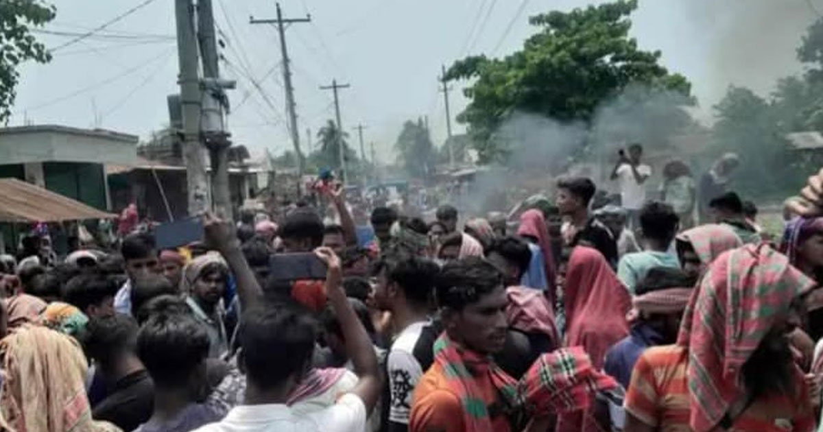 কুষ্টিয়ায় মজুরি বৃদ্ধির দাবিতে বিড়ি শ্রমিকদের বিক্ষোভ