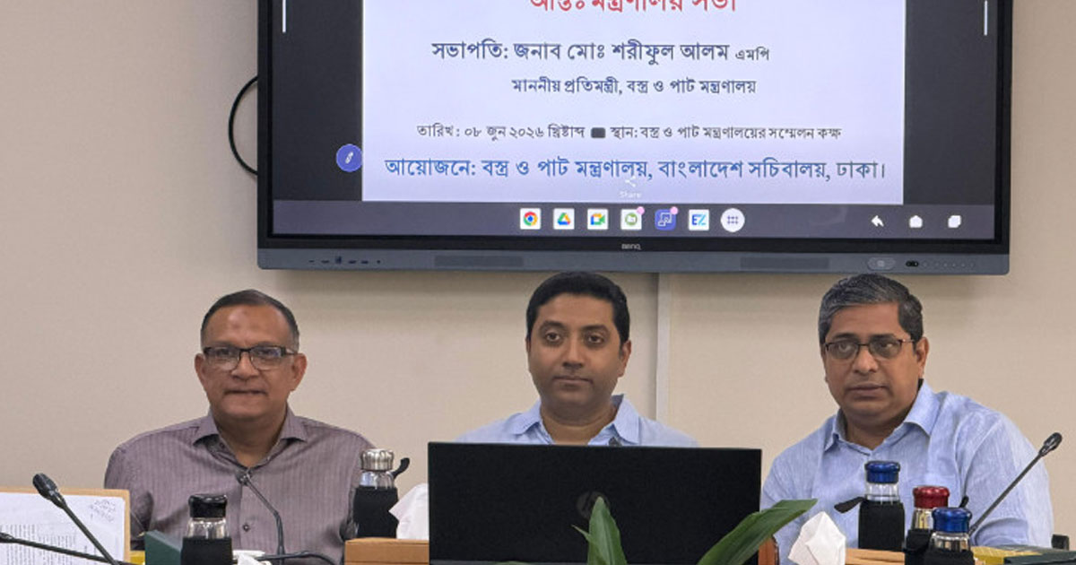 ১ কোটি ৭ লাখ শিক্ষার্থীকে বিনামূল্যে ইউনিফর্ম, জুতা-ব্যাগ দেবে সরকার