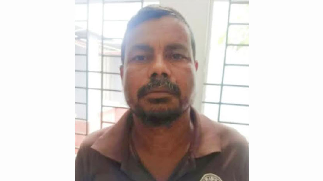 নড়াইলে স্কুলছাত্রীকে শ্লীলতাহানির অভিযোগে ভ্যানচালক গ্রেপ্তার