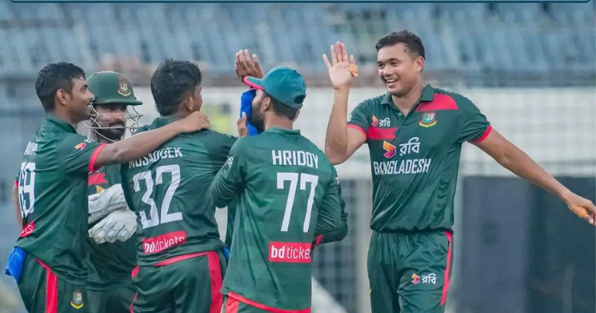 ৪ উইকেট নেই, বিপর্যয়ে  অস্ট্রেলিয়া