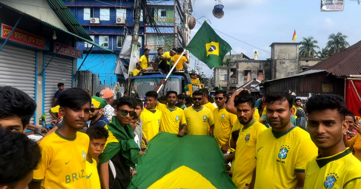 ব্রাজিলের হলুদ-সবুজে ছেয়ে গেল বাগেরহাট