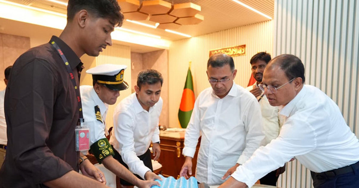 সবজি থেকে পলিথিন, কলাগাছ থেকে টিন: তরুণ উদ্ভাবকের পাশে প্রধানমন্ত্রী