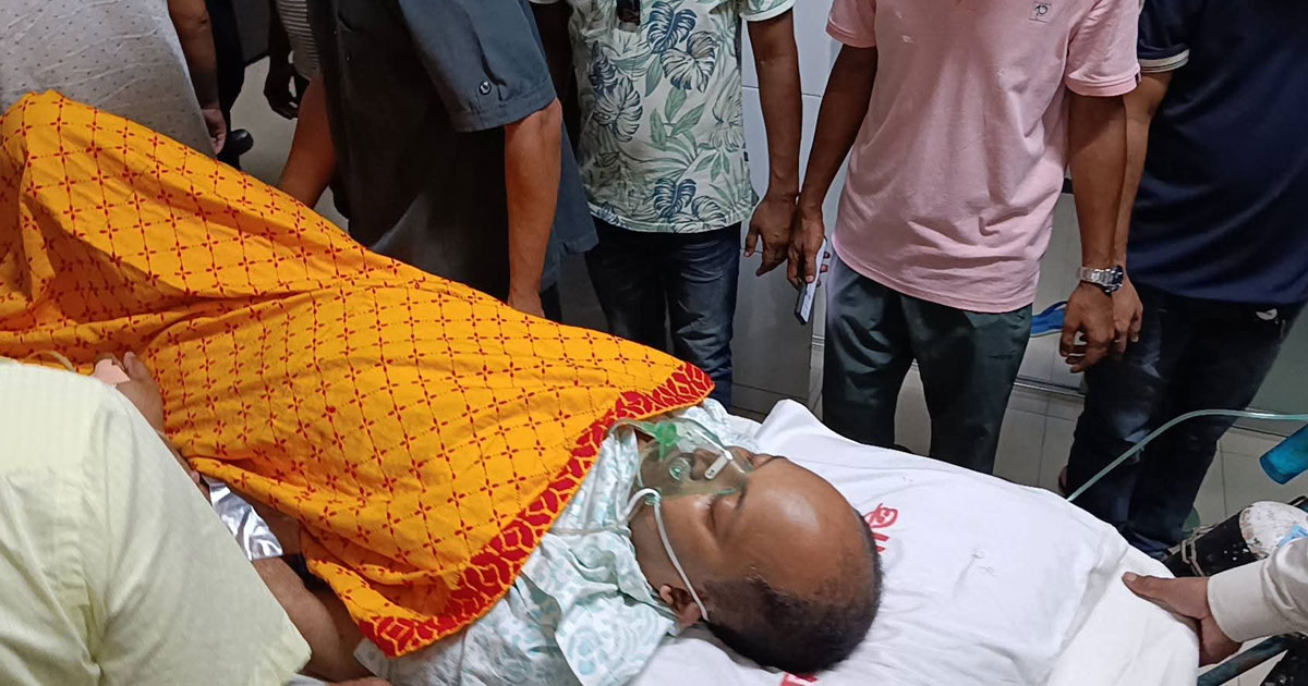 গুরুতর অসুস্থ মাগুরার জেলা প্রশাসক, এয়ার অ্যাম্বুলেন্সে ঢাকায় স্থানান্তর