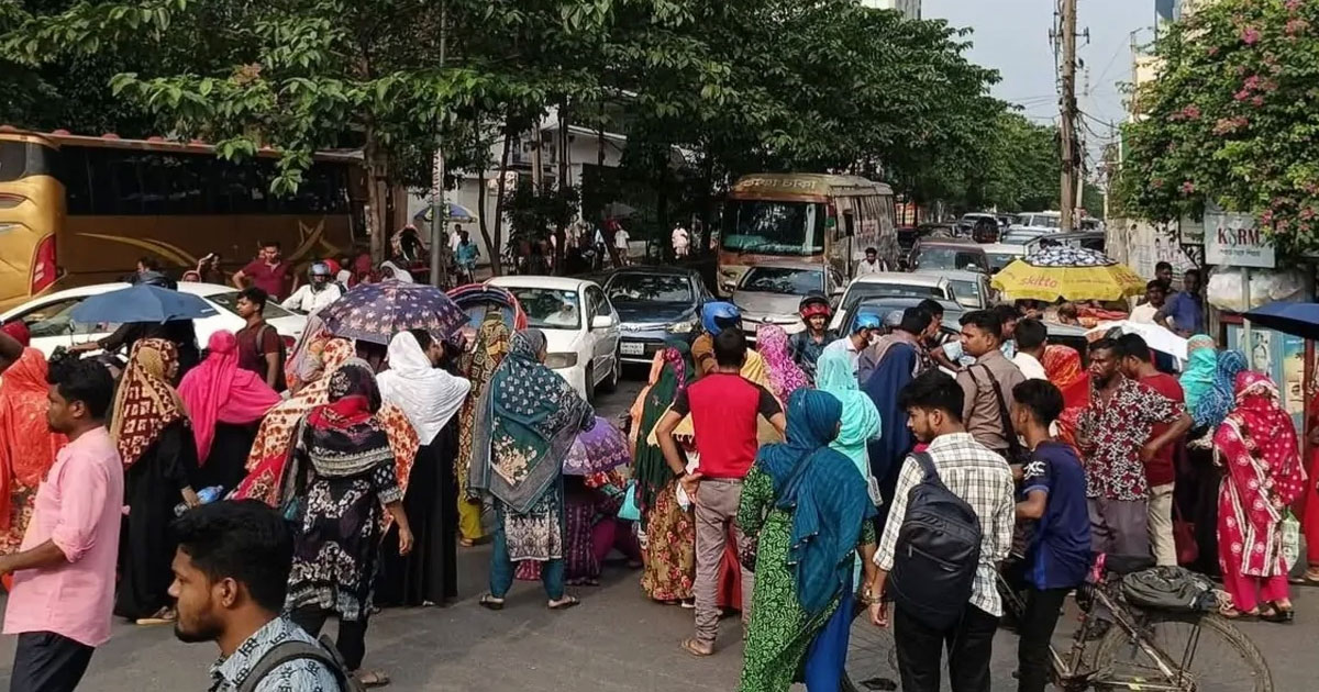 মহাখালীতে গার্মেন্টস শ্রমিকদের সড়ক অবরোধ