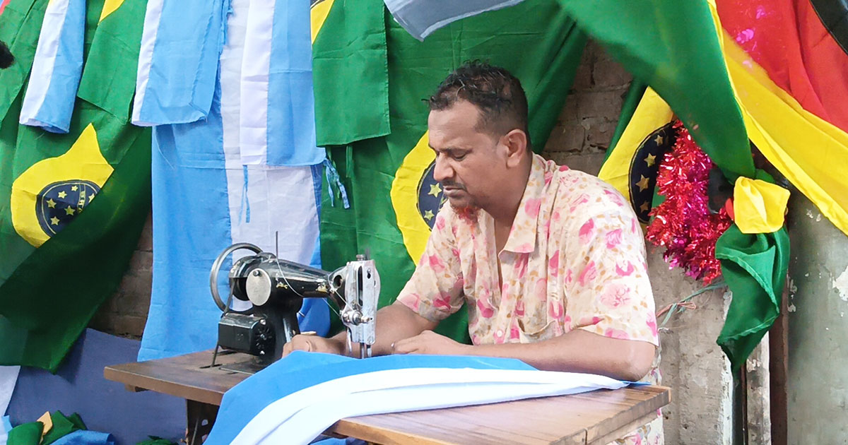 বিশ্বকাপের রঙে জীবন, কিন্তু আনন্দে ভাটা সোহেলের