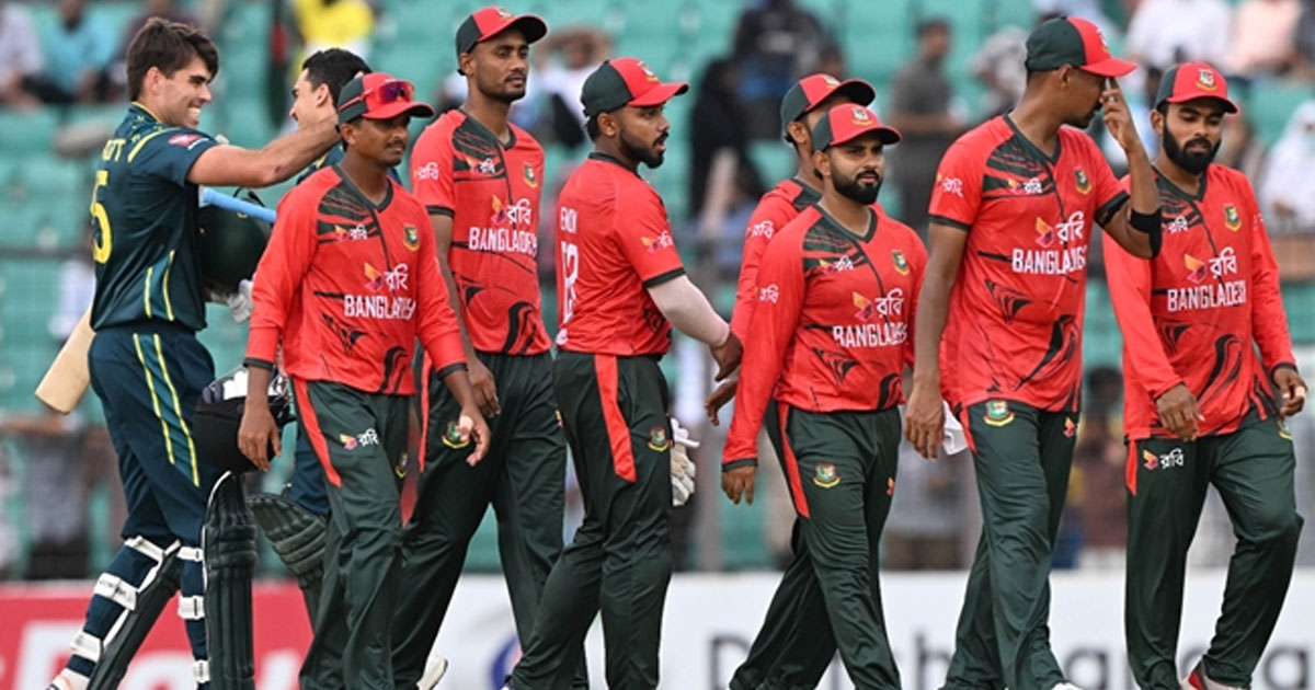 ব্যাটিং ব্যর্থতায় অজিদের কাছে হার